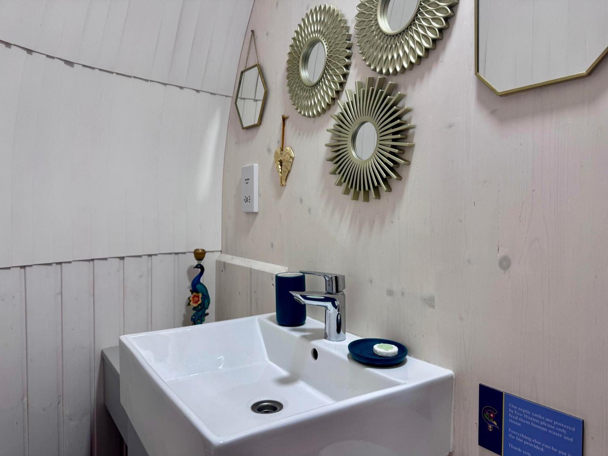 Luxury Woodland Lodge Retreat At Culdees Castle Crieff Eksteriør billede